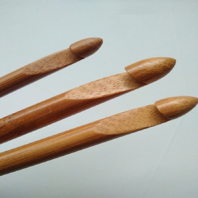 8 Stücke 1mm bis 2.75mm hölzerne Bambushäkelnadeln stellten handgefertigte Stricknadeln ein