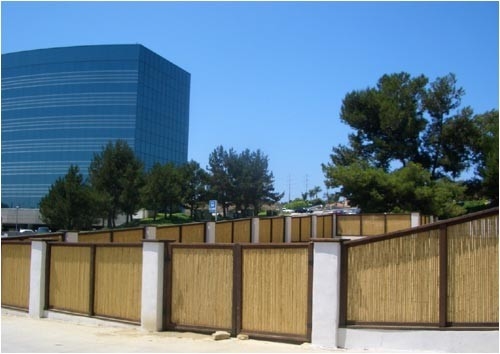 Geräucherter dekorativer Bambuszaun-Screen Fencing For-Kindertagesstätten-Garten-grünes Haus