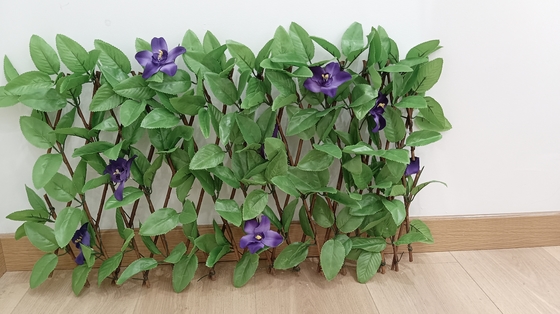 Dekorative Plastikgrünpflanze Mat Panel Artificial Leaves Fence für im Freien