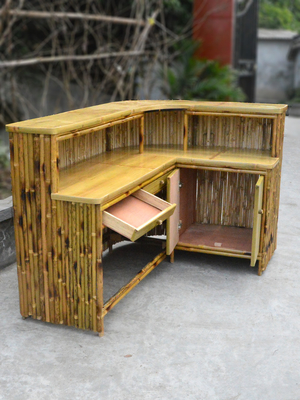 220 cm Höhen-Bambus Tiki Bar With Roof 4 Stück-Bambusbarhocker