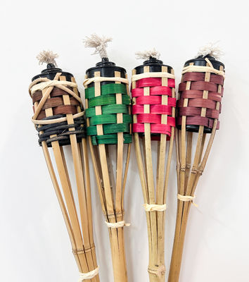 Natürliche Bambus-Tiki-Torche mit schwarzem Metall-Wickhalter für die Außendekoration