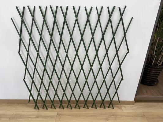 Verbessern Sie die Privatsphäre Ihres Gartens mit natürlich kunststoffbeschichteten, ausziehbaren Bambusstangen-Zaunrollen